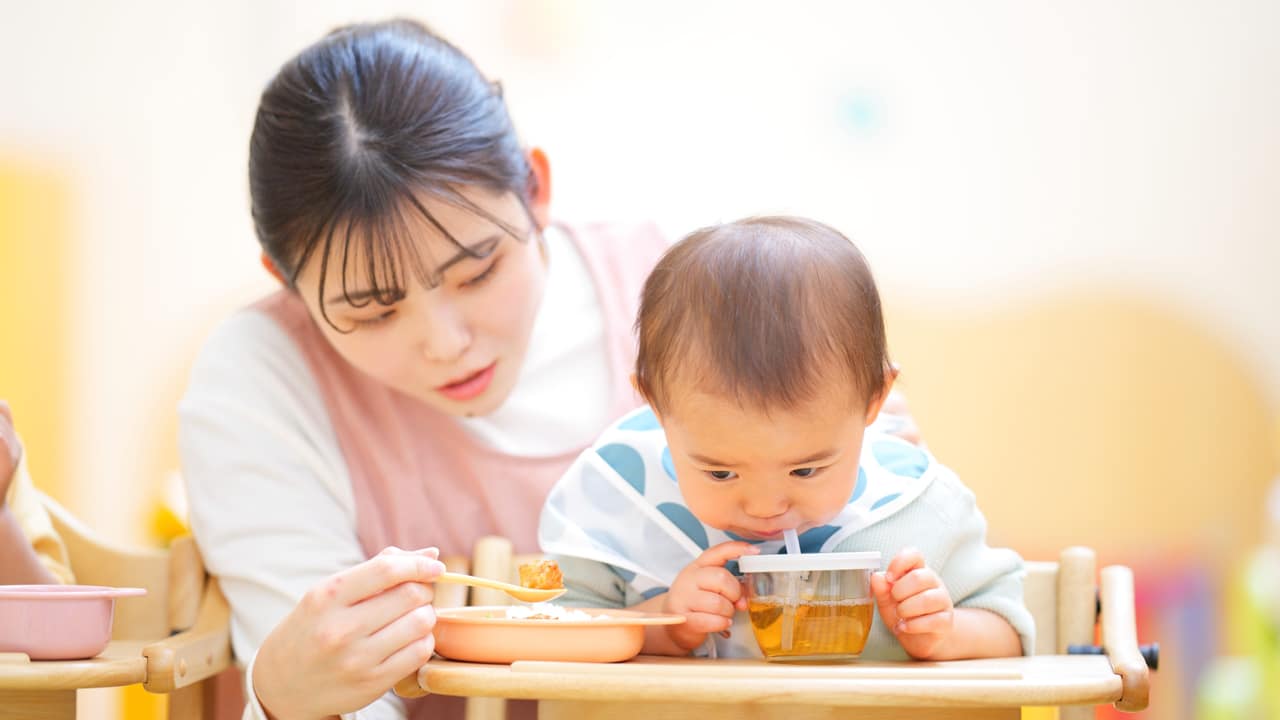 子どもに安心して飲ませたいお茶|年齢別の適量とおすすめの選び方ガイド